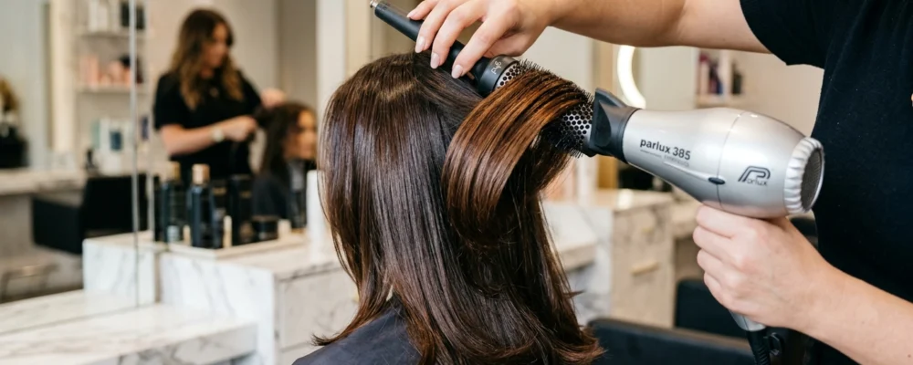Comment faire un brushing : la technique brushing professionnel étape par étape et conseils pour comment-faire-un-brushing